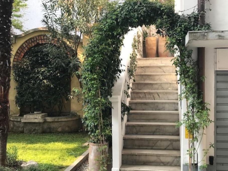 Stylish Green Courtyard Loft Citylife — Photos 2